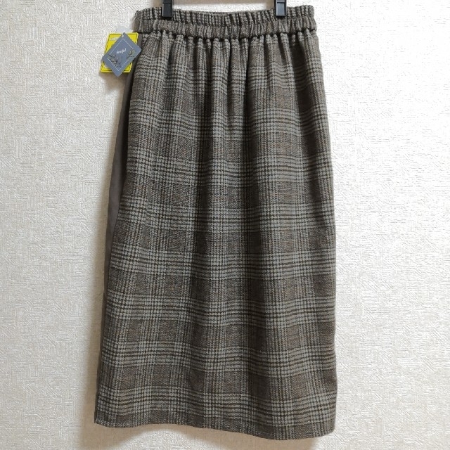しまむら(シマムラ)の新品タグ付き　プチプラのあや　チェック　ナロースカート　ブラウン　サイド切り替え レディースのスカート(ロングスカート)の商品写真