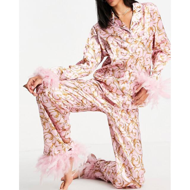 ♡激かわいい♡ピンク ファー シルク 高級感 ゴールド バロック パジャマ レディースのルームウェア/パジャマ(パジャマ)の商品写真