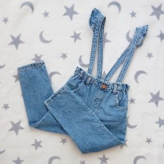 ザラキッズ(ZARA KIDS)のZARA KIDS ☆ フリルサスペンダーデニムパンツ(パンツ/スパッツ)