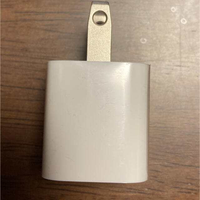 Apple(アップル)のApple USB 電源アダプタ 5W 純正 スマホ/家電/カメラのスマートフォン/携帯電話(バッテリー/充電器)の商品写真