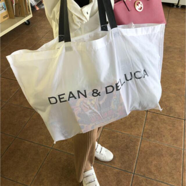 DEAN & DELUCA(ディーンアンドデルーカ)の【新品未開封】DEAN & DELUCA（ディーン＆デルーカ）2WAYエコバッグ レディースのバッグ(エコバッグ)の商品写真