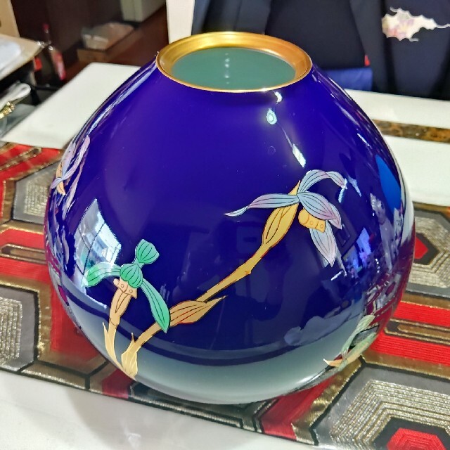 香蘭社　瑠璃釉　蘭絵　花瓶　有田焼　かわいい花器　瑠璃色　金彩　陶器　陶磁器香蘭社