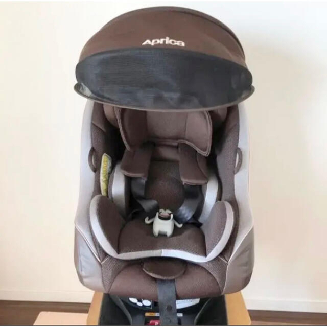 Aprica(アップリカ)の土日限定セール中！【美品】アップリカ チャイルドシート クルリラisofix キッズ/ベビー/マタニティの外出/移動用品(自動車用チャイルドシート本体)の商品写真