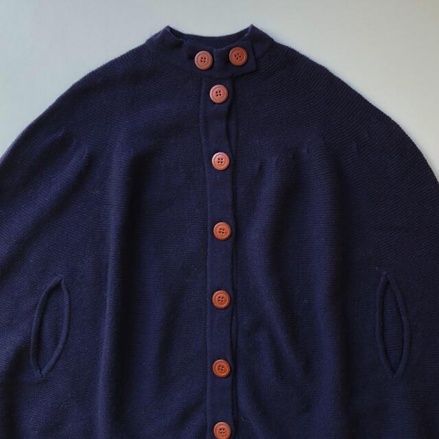 iliann loeb ニットポンチョコート 紺 レザーボタン イリアンローヴ レディースのジャケット/アウター(ポンチョ)の商品写真