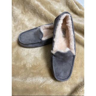 アグ(UGG)のUGG アンスレー モカシン25cm グレー ボア アグ ほぼ新品ムートンブーツ(スリッポン/モカシン)