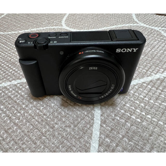 SONY(ソニー)のVLOGCAM ZV-1  ソニー　SONY カメラ　(マイク付き) スマホ/家電/カメラのカメラ(コンパクトデジタルカメラ)の商品写真