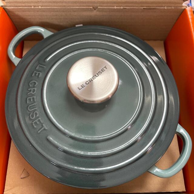 LE CREUSET(ルクルーゼ)の専用　ココットロンド　18cm オーシャン インテリア/住まい/日用品のキッチン/食器(鍋/フライパン)の商品写真