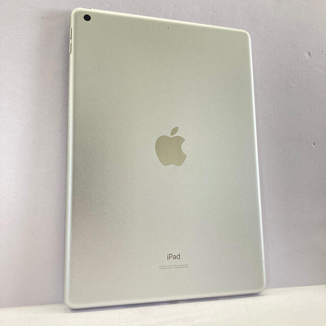 Apple iPad 8世代 32GB シルバー WiFi版 手帳型ケース付き