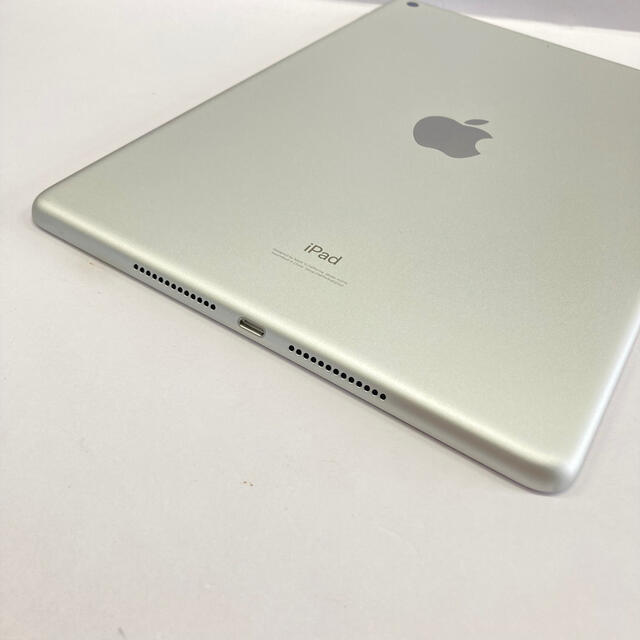 Apple iPad 8世代 32GB シルバー WiFi版 手帳型ケース付き Apple iPad 8世代 32GB シルバー WiFi版 手帳型ケース付き