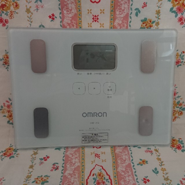 OMRON(オムロン)の☆ピザ様専用☆オムロン 体重体組成計 HBF-214 カラダスキャン スマホ/家電/カメラの生活家電(体重計)の商品写真