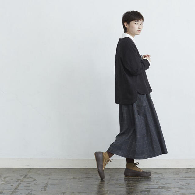 atelier naruse/ wool gather skirt  グレーロングスカート