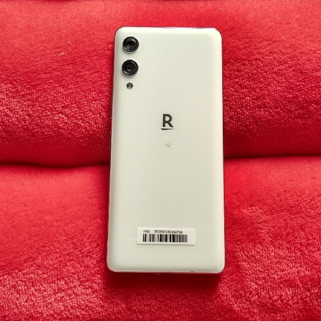 Rakuten(ラクテン)のRakuten　hand　白 スマホ/家電/カメラのスマートフォン/携帯電話(スマートフォン本体)の商品写真