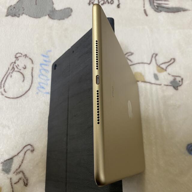 Apple(アップル)のiPad 第5世代 32GB wi-fi ケース スマホ/家電/カメラのPC/タブレット(タブレット)の商品写真