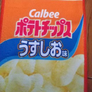 カルビー(カルビー)のCalbee ポテトチップス！うすしお味！柄！ｽﾘﾑﾛﾝｸﾞﾀｵﾙ!新品!(タオル/バス用品)