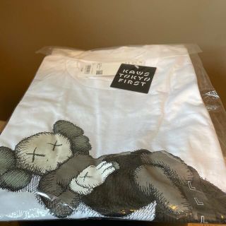 ユニクロ(UNIQLO)のKAWS ユニクロ Tシャツ L UNIQLO Tシャツ 新品未開封(Tシャツ/カットソー(半袖/袖なし))