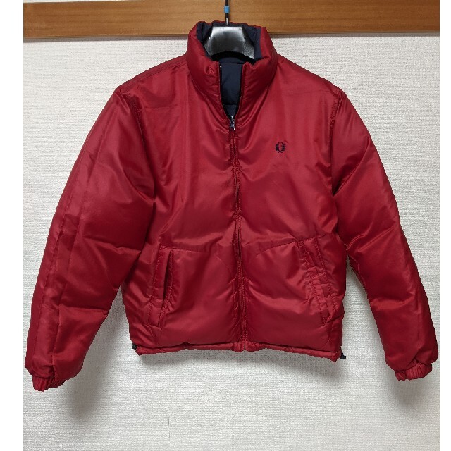 FRED PERRY(フレッドペリー)のダウンジャケット　Mサイズ メンズのジャケット/アウター(ダウンジャケット)の商品写真