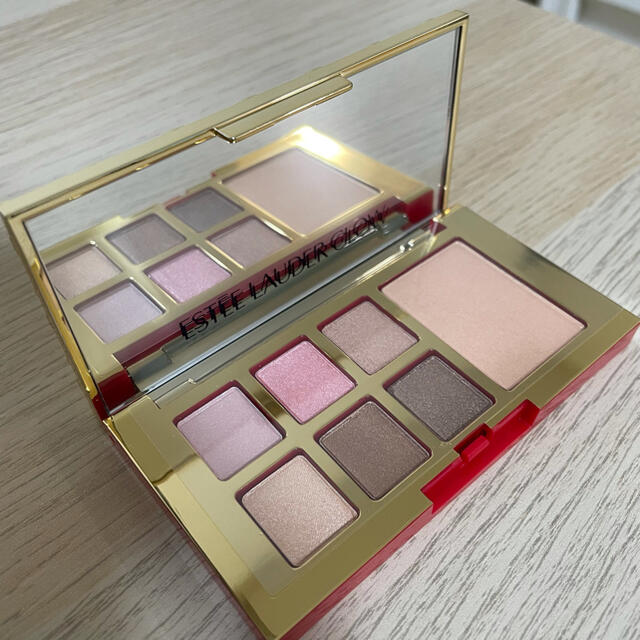 Estee Lauder(エスティローダー)のエスティローダー クリスマスコフレ 2018 ほぼ新品 コスメ/美容のキット/セット(コフレ/メイクアップセット)の商品写真