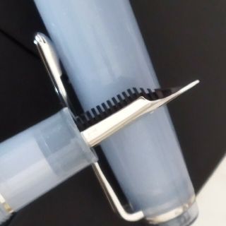 ほぼ未使用品】銀山スノーグレー 万年筆 八文字屋 細字 F セーラー ほぼ未使用品】銀山スノーグレー 万年筆 八文字屋 細字 F セーラー