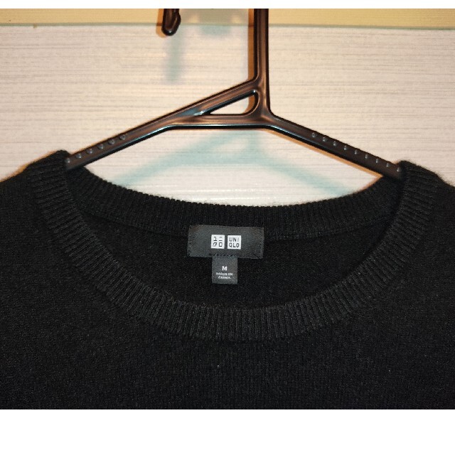 UNIQLO(ユニクロ)のユニクロ　カシミア　メンズ　Ｍ 黒　ブラック　丸首 メンズのトップス(ニット/セーター)の商品写真