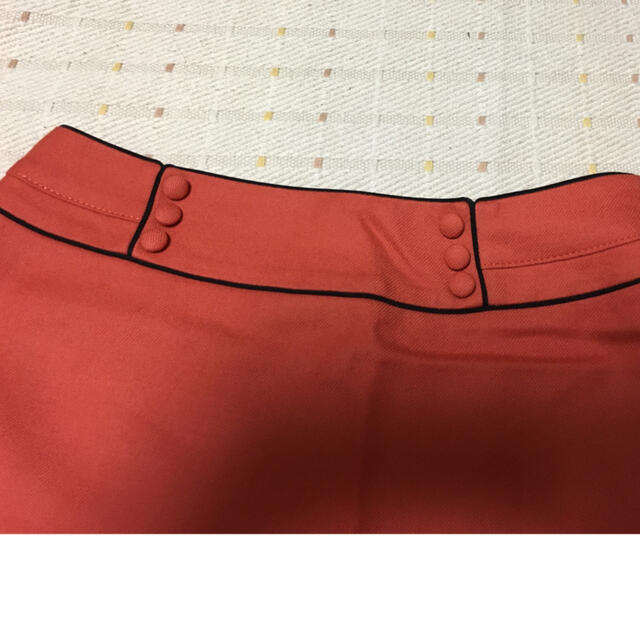 RU(アールユー)のアールユー　オレンジスカート レディースのスカート(ひざ丈スカート)の商品写真