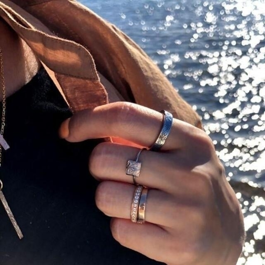 【記念日限定ペアセット】ハワイアンジュエリー リング 指輪 プルメリア メンズのアクセサリー(リング(指輪))の商品写真