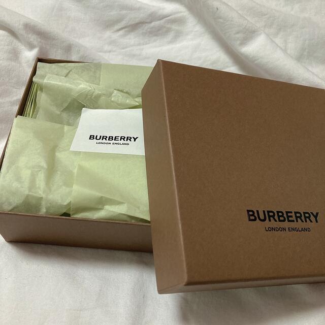 BURBERRY(バーバリー)のバーバリー　ギフトボックス インテリア/住まい/日用品のオフィス用品(ラッピング/包装)の商品写真