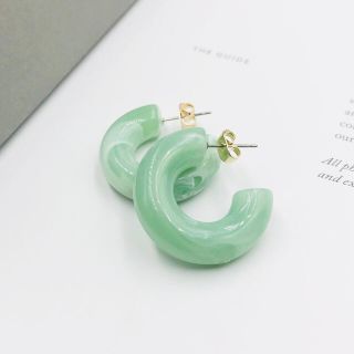 イエナ(IENA)の050◇ぷっくり フォルム アクリル フープピアス グリーン(ピアス)