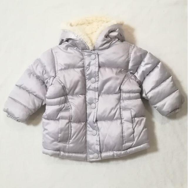 Old Navy(オールドネイビー)の【新品】オールドネイビー 6-12M/ 70cm ベビー中綿ジャケット シルバー キッズ/ベビー/マタニティのベビー服(~85cm)(ジャケット/コート)の商品写真