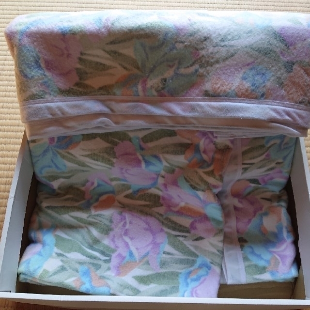 綿毛布 花柄140cm×190cm インテリア/住まい/日用品の寝具(毛布)の商品写真