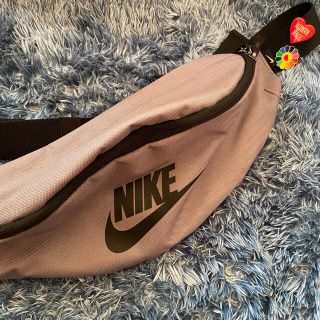 ナイキ(NIKE)のNIKE ウエストポーチ　バッグ(ウエストポーチ)