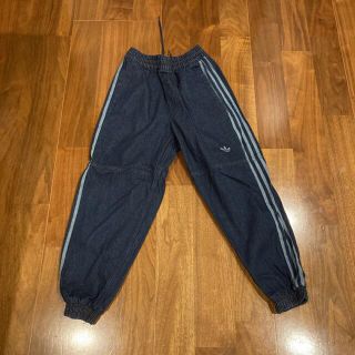 アディダス(adidas)のアディダスデニム　トラックパンツ(デニム/ジーンズ)