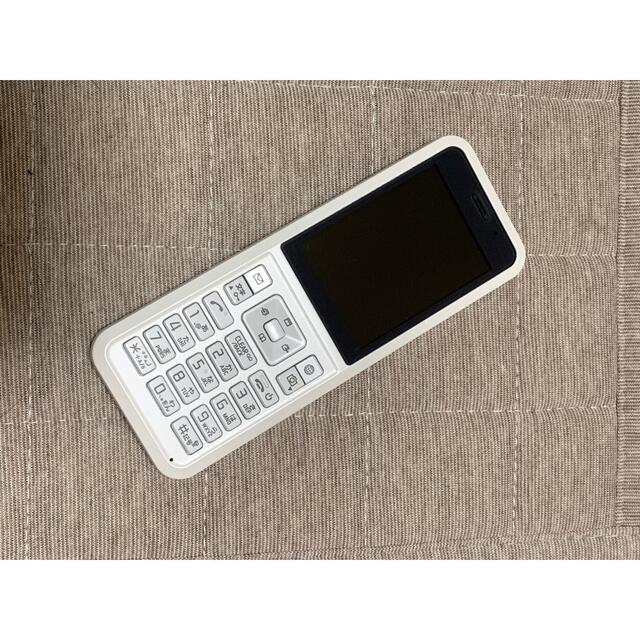 Softbank(ソフトバンク)のワイモバイル　Simply 603SI ホワイト　SIMロック解除済 スマホ/家電/カメラのスマートフォン/携帯電話(携帯電話本体)の商品写真