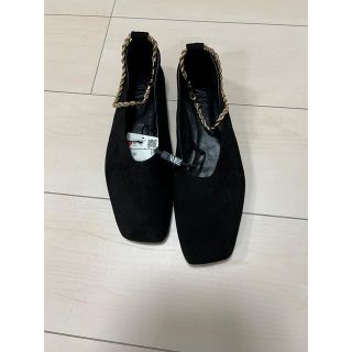 ザラ(ZARA)のzaraアンクルチェーンフラットシューズ　リアルレザー(その他)