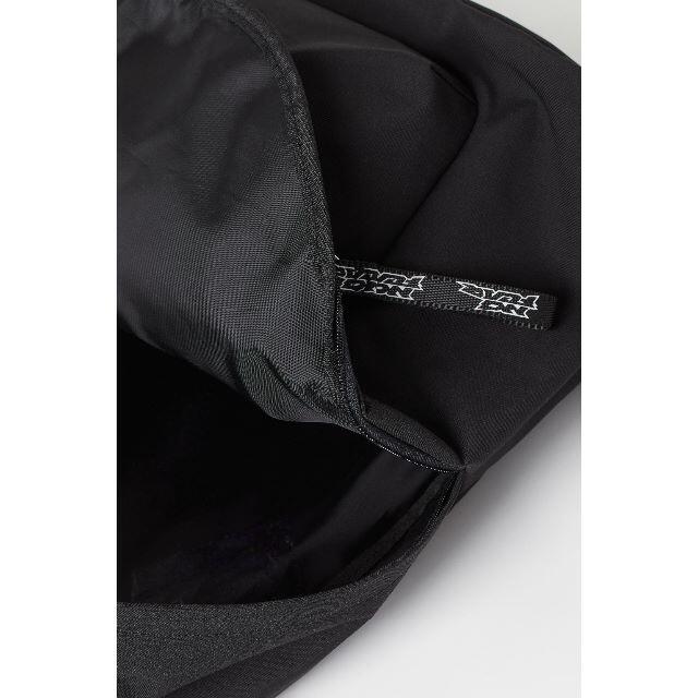 H&M(エイチアンドエム)のNO FEAR X H&M CONSCIOUS アップリケ付バックパック レディースのバッグ(リュック/バックパック)の商品写真