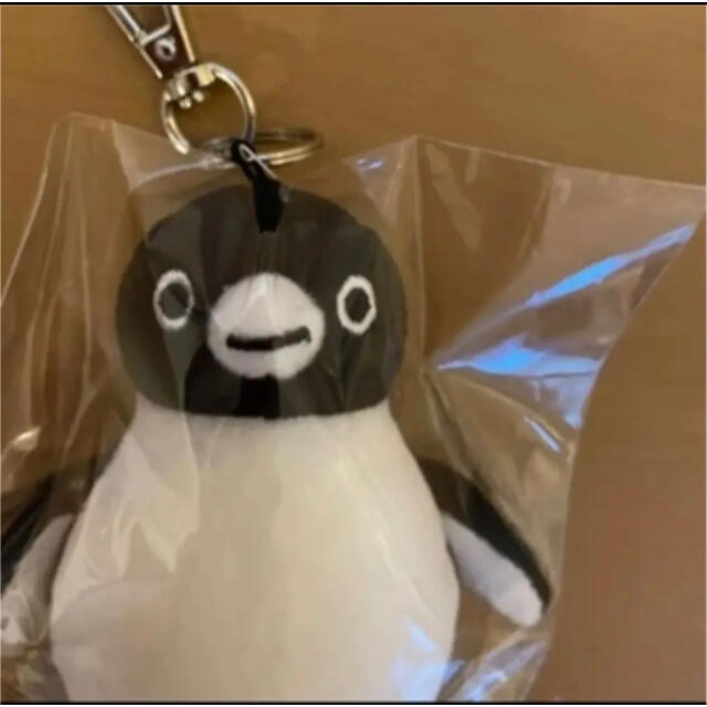 JR(ジェイアール)のJR Suicaのペンギンぬいぐるみキーホルダー　タグ付き エンタメ/ホビーのおもちゃ/ぬいぐるみ(キャラクターグッズ)の商品写真