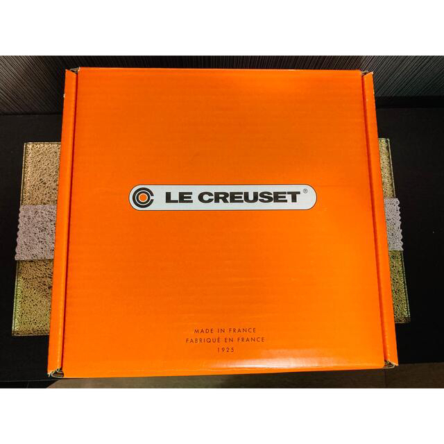 LE CREUSET(ルクルーゼ)のル・クルーゼ　ココット・ロンド  マットブラック20cm 新品 未使用品 箱入り インテリア/住まい/日用品のキッチン/食器(鍋/フライパン)の商品写真