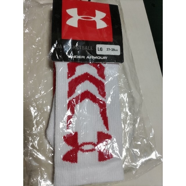 UNDER ARMOUR(アンダーアーマー)の新品　アンダーアーマー　靴下　白　27〜29cm メンズのレッグウェア(ソックス)の商品写真