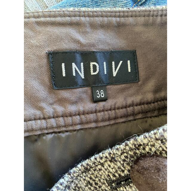 INDIVI(インディヴィ)のインディヴィ INDIVI ツイード生地のスカートこげ茶ボタン 38 レディースのスカート(ひざ丈スカート)の商品写真