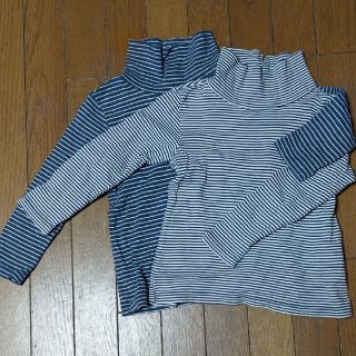 ユニクロ(UNIQLO)のユニクロ　ボーダー2枚組　タートルネック　綿100% 120サイズ(Tシャツ/カットソー)