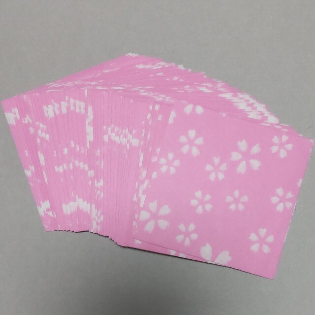 越前和紙 折り紙サイズ 同柄45枚セット 9センチ正方形 ピンク・サクラ柄 ハンドメイドの文具/ステーショナリー(カード/レター/ラッピング)の商品写真
