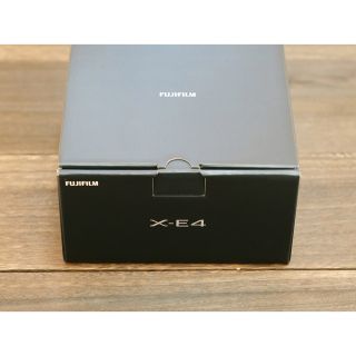 フジフイルム(富士フイルム)の新品同様 FUJIFILM X-E4  / 保証残(ミラーレス一眼)