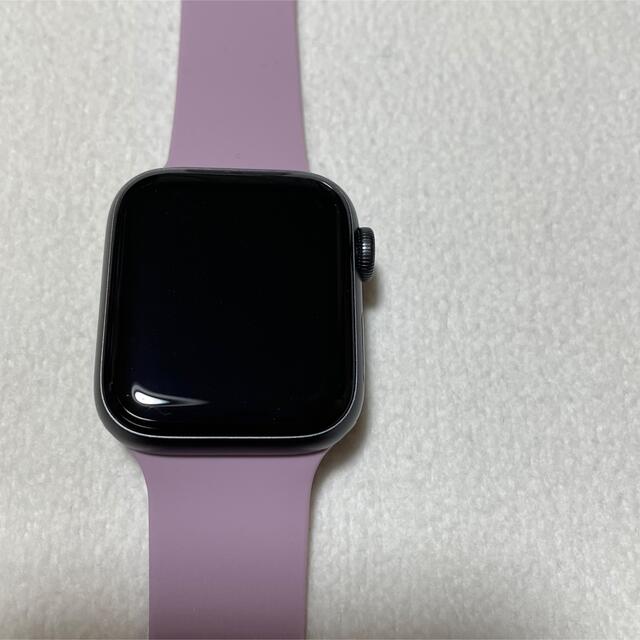 Apple(アップル)のApple Watch SE GPS 40mm スマホ/家電/カメラのスマートフォン/携帯電話(その他)の商品写真