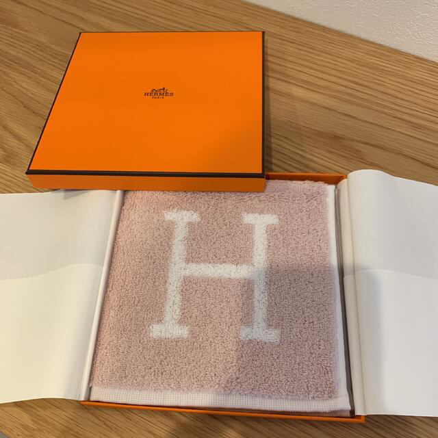 Hermes(エルメス)の新品未使用　エルメス　ハンドタオル レディースのファッション小物(ハンカチ)の商品写真