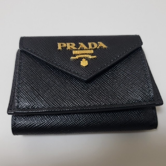 サフィアーノレザー！【PRADA】のレディース【三折財布】