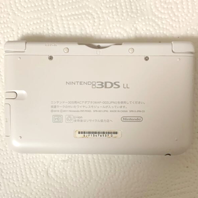 任天堂(ニンテンドウ)の専用　任天堂3DS LL  ホワイト　本体充電器付き エンタメ/ホビーのゲームソフト/ゲーム機本体(携帯用ゲーム機本体)の商品写真