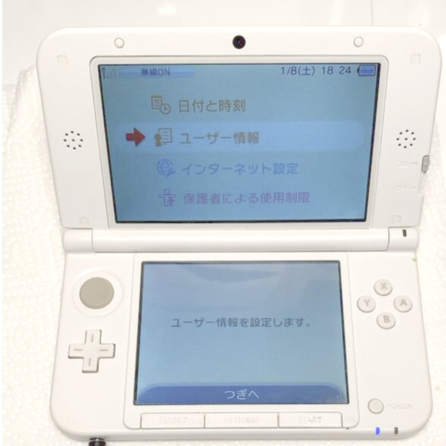 任天堂(ニンテンドウ)の専用　任天堂3DS LL  ホワイト　本体充電器付き エンタメ/ホビーのゲームソフト/ゲーム機本体(携帯用ゲーム機本体)の商品写真