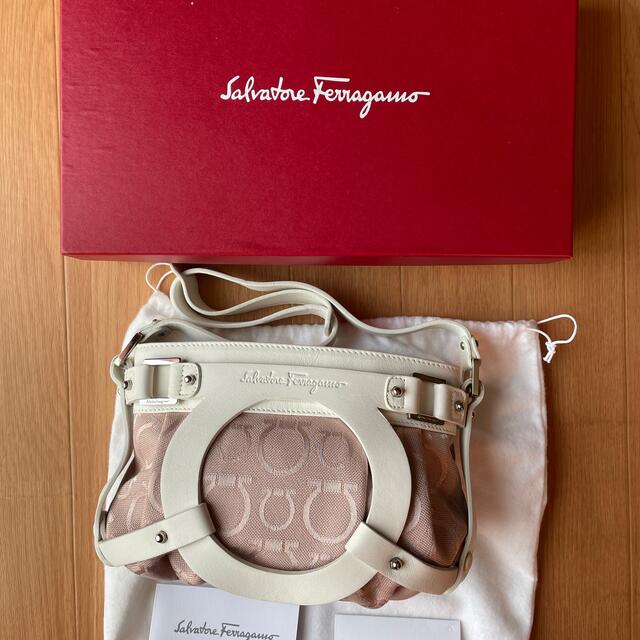 フェラガモ　Ferragamo レディース　ハンドバッグ　ショルダーバッグ