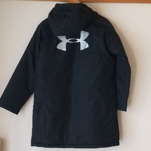 UNDER ARMOUR(アンダーアーマー)の(未使用品)アンダアーマー/ベンチコート/160㎝ スポーツ/アウトドアのサッカー/フットサル(ウェア)の商品写真