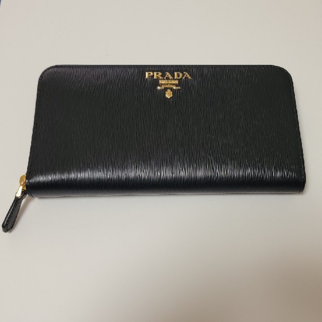 PRADA 黒 財布27日限定値下げ