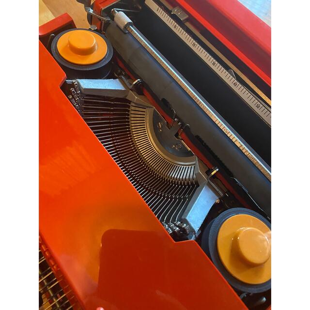 オリベッティ タイプライター Olivetti Valentine オリベッティ タイプライター Olivetti Valentine